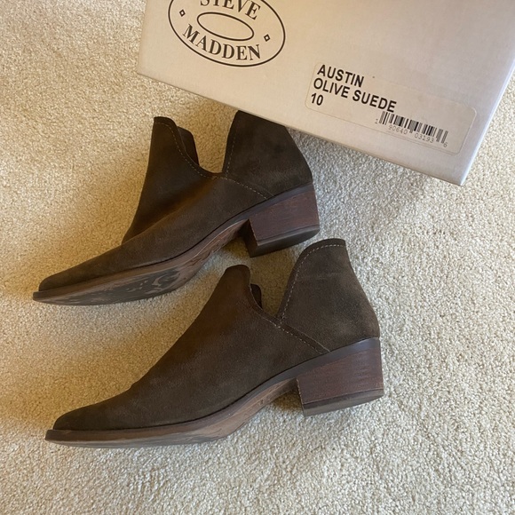 Steve Madden Austin Olive Suede Bootie - Size 10 - Picture 5 of 6